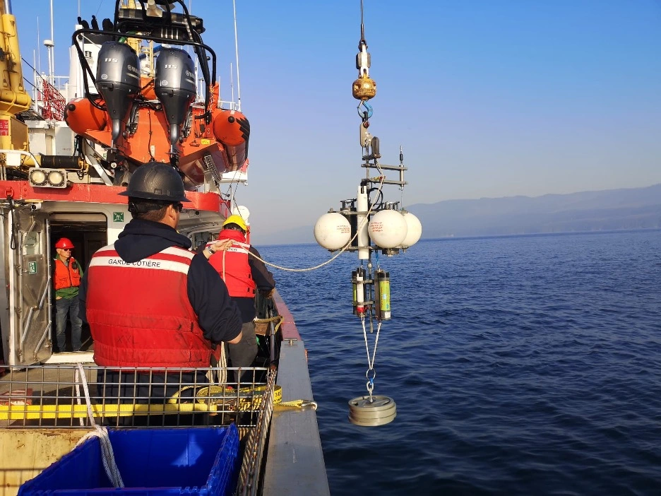 Hydrophone mooring deployment as part of Svein Vagle's monitoring project in the Salish Sea.