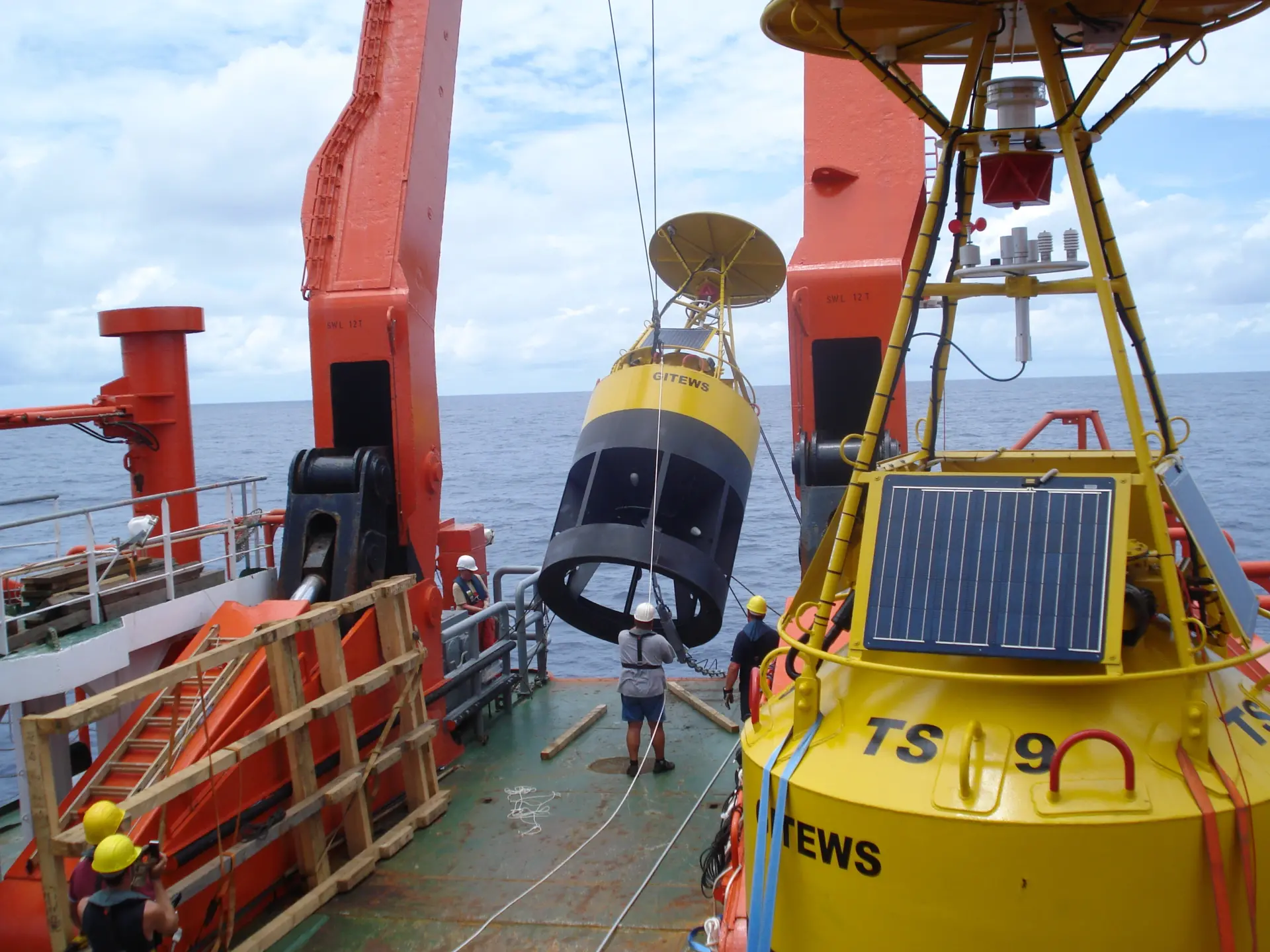 Tsunami buoy maintenance with Markus Motz